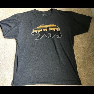 Boston Bruins Skyline Bear graphic T-shirt
